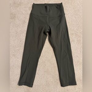 Lululemon Dark Green Crop Leggings Size 6 - 21 Inch Inseam